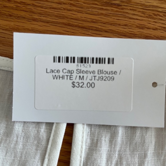 Boutique linen look sleeveless twist front top with lace trim - Picture 7 of 9